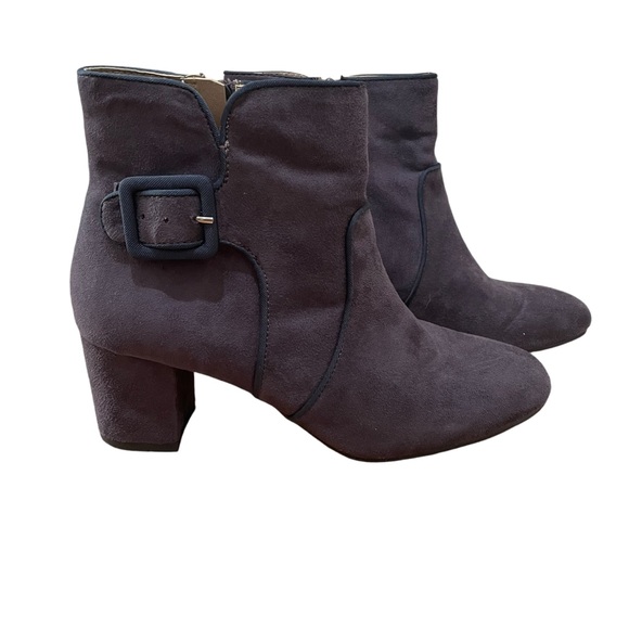 White Mountain Calisi Closed Toe Ankle Booties Grey Suede Size 8 - Picture 2 of 9